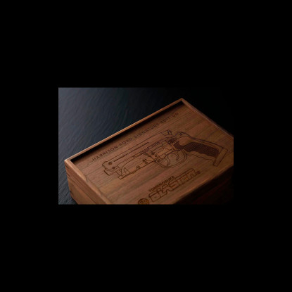 BLADE RUNNERTRADITIONAL JAPANESE WOOD GUN DISPLAY BOX